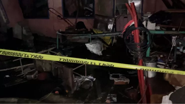 Lluvias en CDMX dejan tres casas inundadas y un auto atrapado en el agua