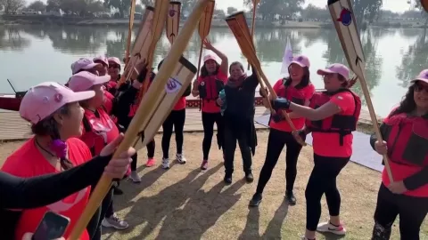 En Chile sobrevivientes de cáncer de mama y practicantes de remo le plantan cara al mar.