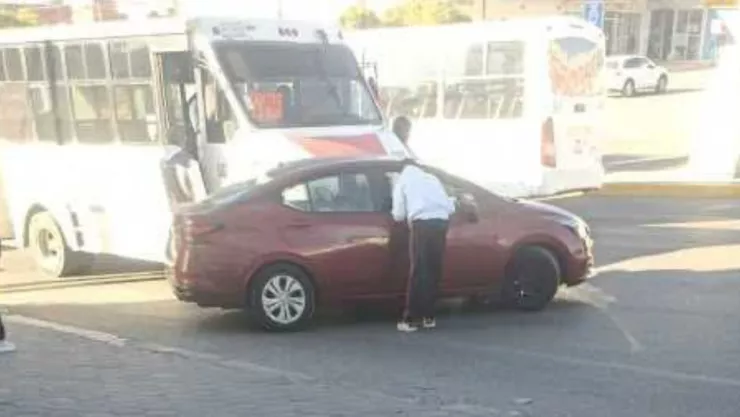 Choque contra Ruta 25 deja caos en Balcones del Sur, Puebla hoy: Tráfico intenso