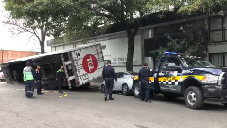 caja_tráiler_cayó_autos_Azcapotzalco.png