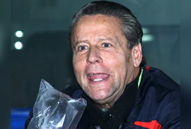 Alfredo Adame denuncia robo de familia con la que se peleó. (VIDEO)