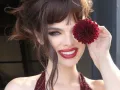 Nadia Ferreira con ojo de flor..jpg