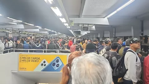 Metro CDMX y Metrobús con retrasos