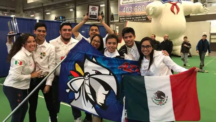Plantel Azteca gana premio de Robótica