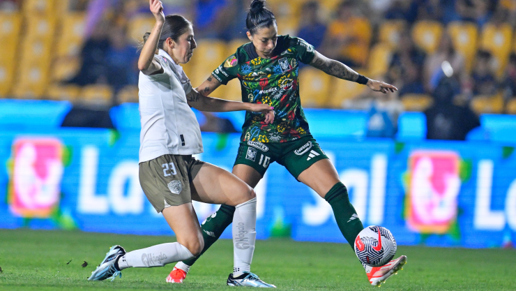 Alondra Blanco y Jennifer Hermoso en el Tigres vs Ju&aacute;rez