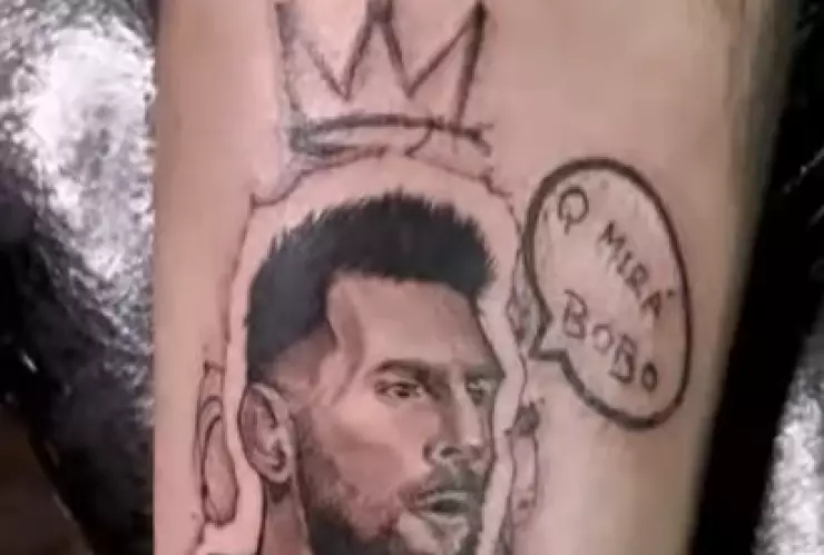 ¿Qué mirás Fan se realiza épico tatuaje de Messi?
