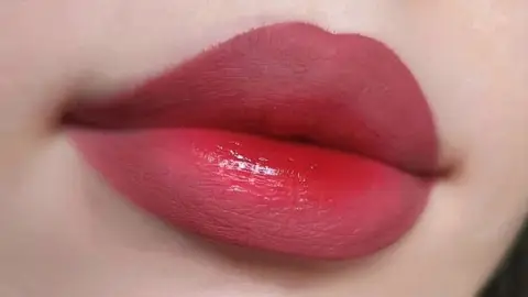 Luce unos labios más grandes con este truco de maquillistas expertos