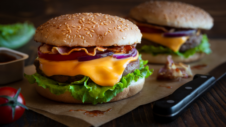 cadena de hamburguesas se declara en quiebra