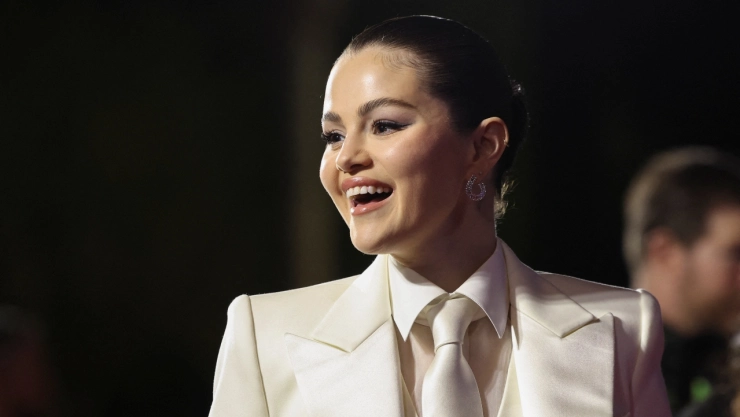 Selena Gomez es criticada por el político Sam Parker, quien pidió su deportación.