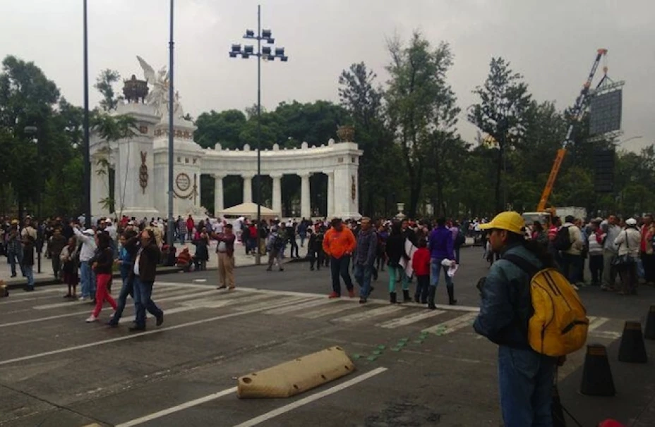 El mitin de López Obrador cambió de sede ante la negativa de la CNTE de desalojar el Zócalo