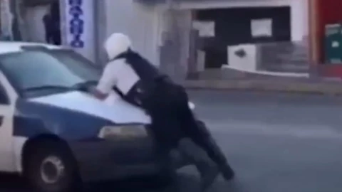 Taxista atropella a oficial de tránsito tras detención en Acapulco