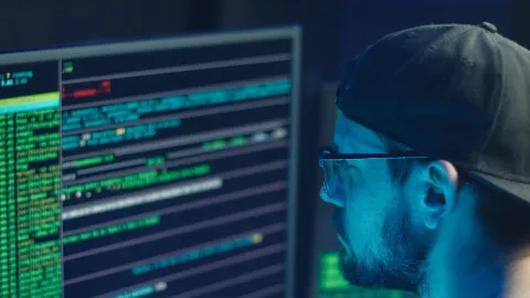 Al menos una persona es estafada por internet al día en Sinaloa