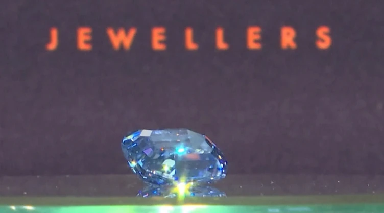 FOTO1_HONG_KONG_DIAMANTE_AZUL.jpg