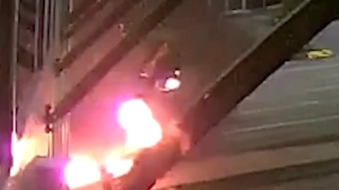 HOMBRE EN LLAMAS.png