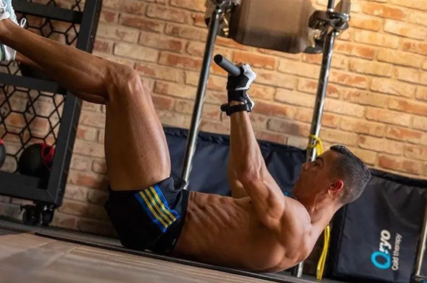 Cristiano Ronaldo gym.jpg