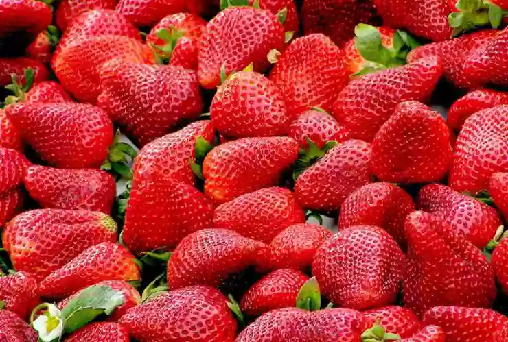 no-debes-quitarle-tallo-fresas-antes-lavarlas.jpg