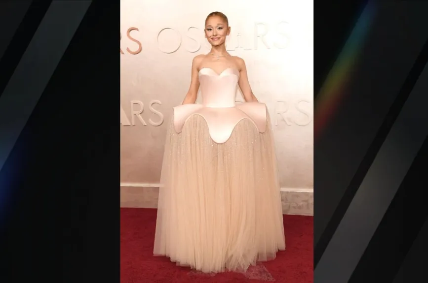 Ariana Grande rindió homenaje a su personaje de ‘Glinda’, de ‘Wicked’ en la alfombra roja de los Premios Oscars 2025. | Foto: Chelsea Guglielmino / FilmMagic