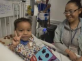 los pequeños del Hospital Pediátrico Moctezuma contagian esperanza al ver sus regalos