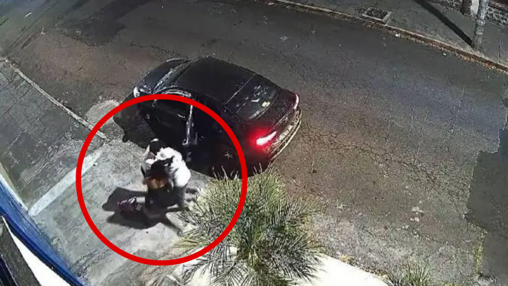 Quito, Ecuador Mujer recibe flores y la secuestran al salir; video se hace viral (1).png