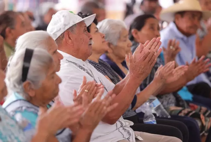 Pension Bienestar e IMSS para adultos mayores en México