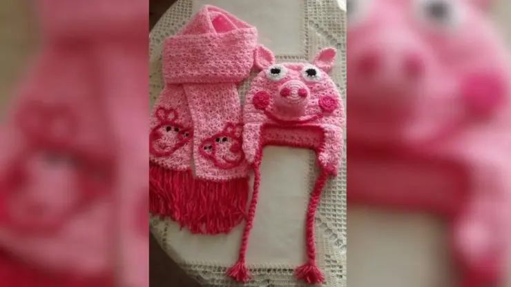 Peppa Pig Gorro de crochet con bufanda.jpeg