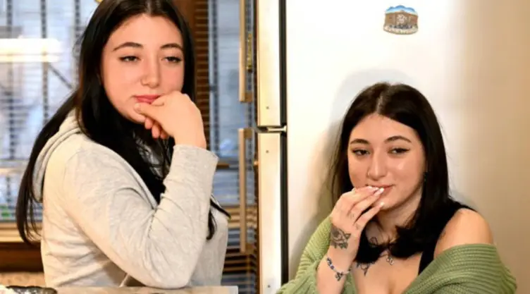 video-tiktok-dos-adolescentes-descubren-son-gemelas-secuestradas-nacer.jpg
