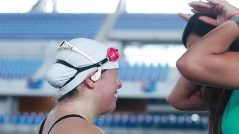 sirenas-especiales-equipo-natación-artística-adaptada-sindrome-down-entrenadora-atleta