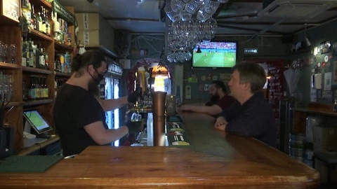 En Rusia bares y restaurantes solo atienden a vacunados COVID.