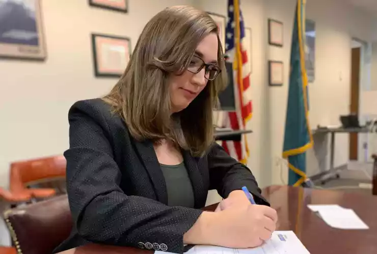sarah mcbride mujer transgenero senado eua.jpg