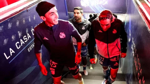 Jugadores de La Franja suben a la cancha