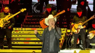 Julión Álvarez y Alfredo Olivas