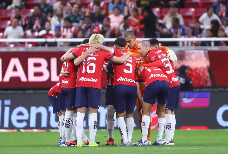 Fernando Gago “cepilla” a cuatro titulares de Chivas para la Concachampions