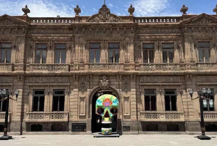 Mujer desnuda en Palacio de Gobierno de San Luis Potosi
