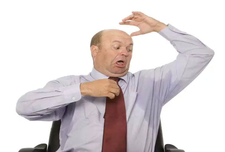 El truco que sí funciona para no sudar de las axilas y manchar la ropa