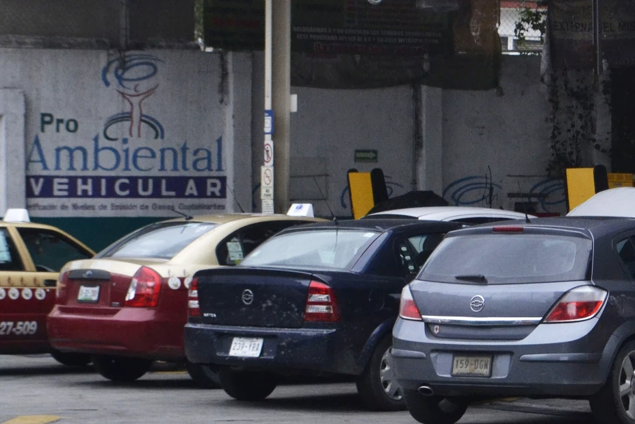 La Secretaría del Medio Ambiente del Distrito Federal dio a conocer el Programa de Verificación Vehicular Obligatoria que estará vigente del 1 de enero al 30 de junio de 2015.
