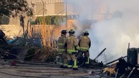 Incendio en Vía Rápida Alamar Tijuana hoy viernes 3 de enero de 2025