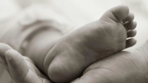 mama-ebria-deja-auto-bebe-muere-altas-temperaturas