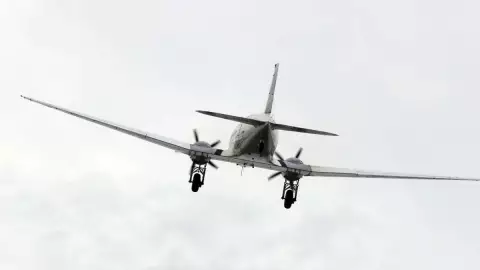 ÚLTIMA HORA_ Detienen a pasajero por intentar desviar avión con destino a Tijuana hacia EU