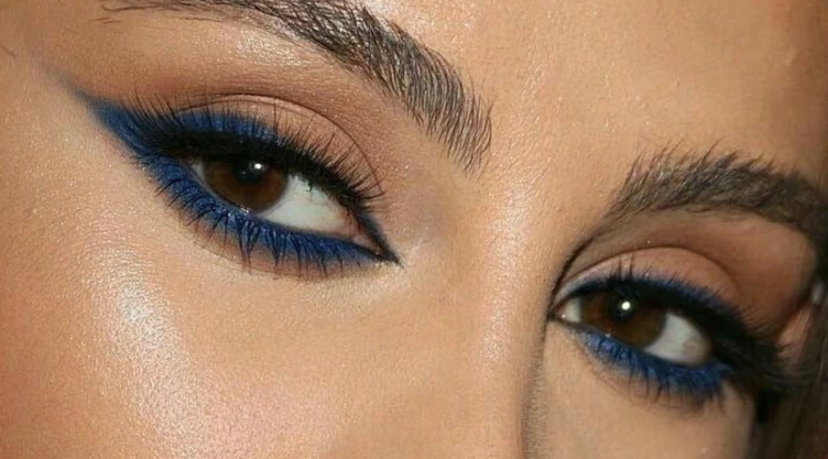 eyeliner azul.png