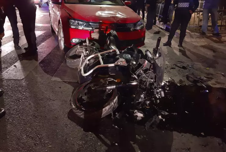 Policía capitalina detuvo a una mujer que ocasionó la muerte de un policía e hirió a otro