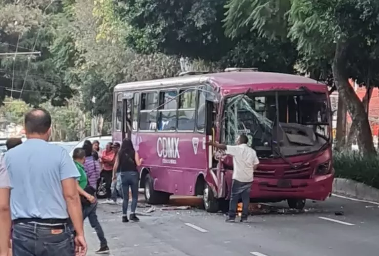Camión de trasporte público, choca y dejó varios lesionados