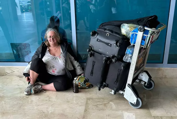 Canadiense lleva más de 15 días varada en Aeropuerto de Cancún