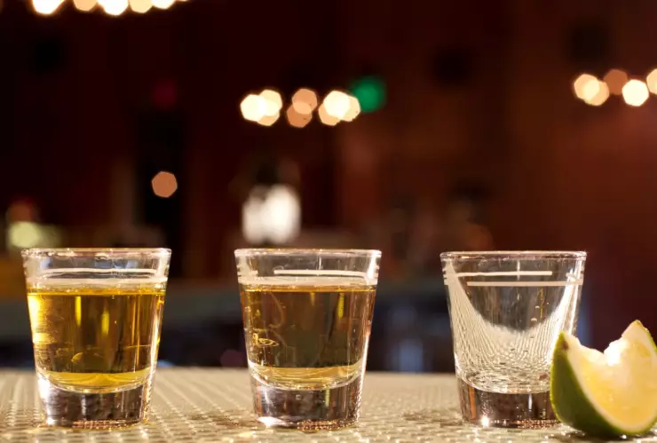 Los mejores tequilas, rones y vodka con sabor que están a precio de regalo y son los mejores, según Profeco