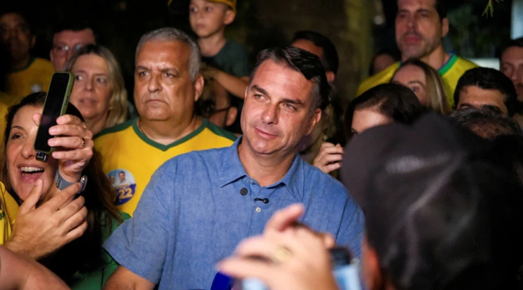¿El fin de la era Lula? Quién es Flávio Bolsonaro, el candidato que podría quitarle el poder a la izquierda en Brasil