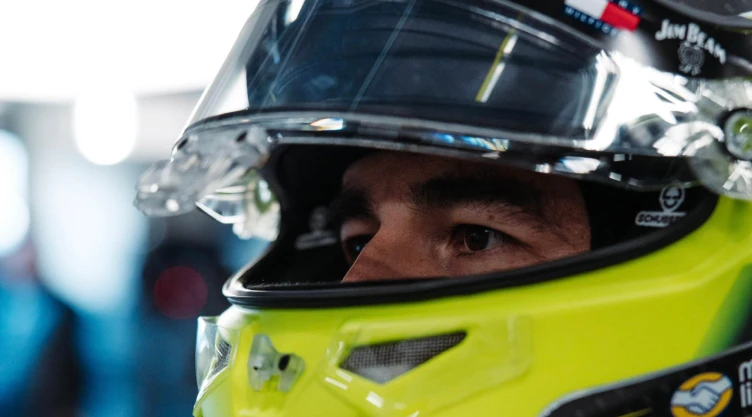 Checo Pérez en su primer giro con Cadillac