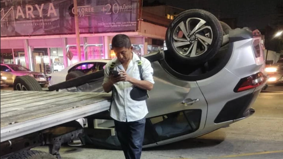 Volcadura en la 25 poniente HOY 2 de noviembre de 2025