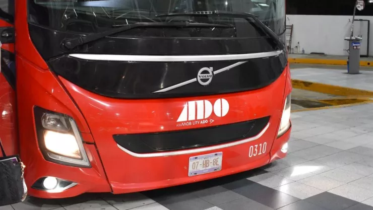 Un autobús se estrelló en la terminal de Orizaba contra una tienda y dejó al menos 6 personas heridas