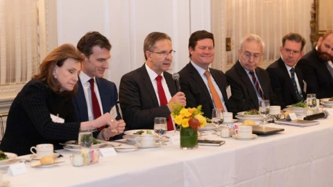 Canciller de México fortalece lazos con inversión estadounidense y se compromete a reforzar el T-MEC en Nueva York