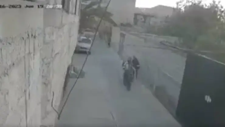 Video_ Repartidor de app toca indebidamente a mujer en vía pública