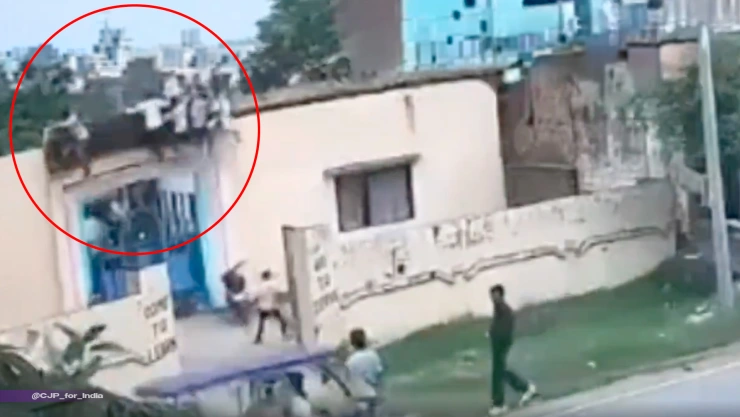 VIDEO: Techo de escuela colapsa durante celebración en la India